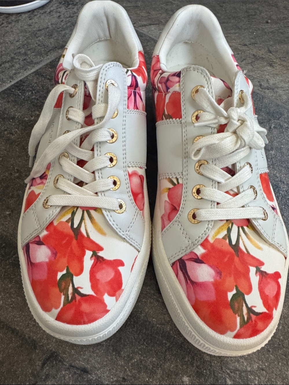 J/SLIDES White Sneakers with Pink & Red Floral Print